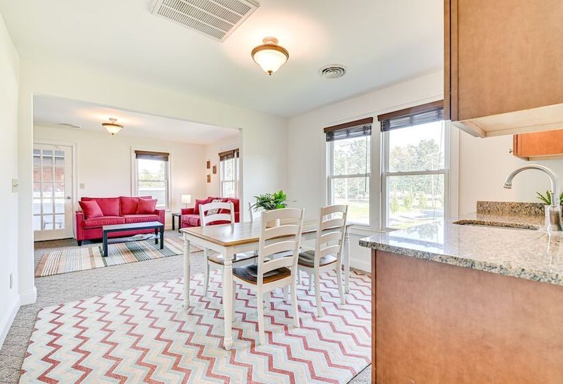 Saratoga Springs Duplex Near Saratoga Racetrack!