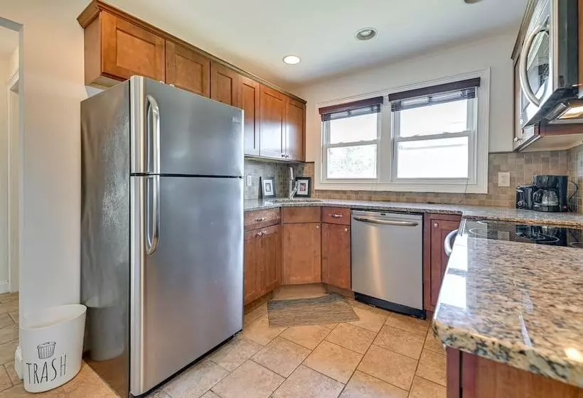 Saratoga Springs Duplex Near Saratoga Racetrack!