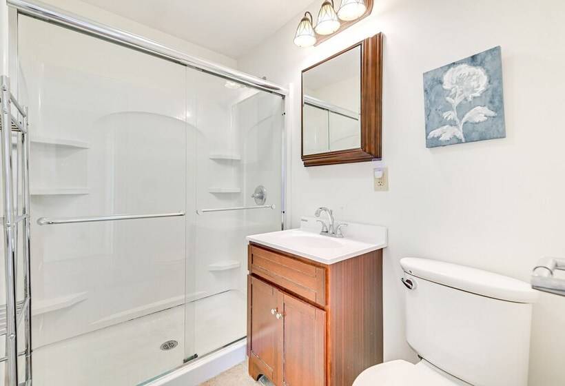 Saratoga Springs Duplex Near Saratoga Racetrack!