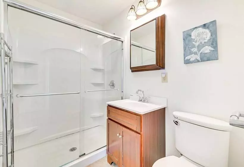 Saratoga Springs Duplex Near Saratoga Racetrack!