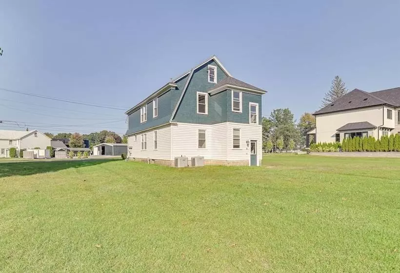 Saratoga Springs Duplex Near Saratoga Racetrack!