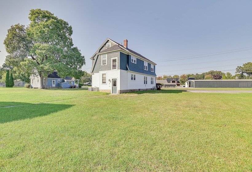 Saratoga Springs Duplex Near Saratoga Racetrack!