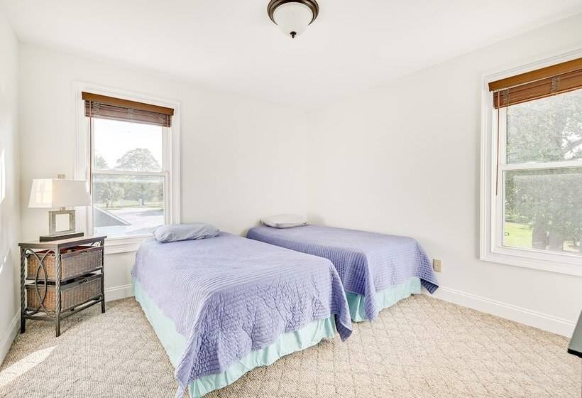 Saratoga Springs Duplex Near Saratoga Racetrack!