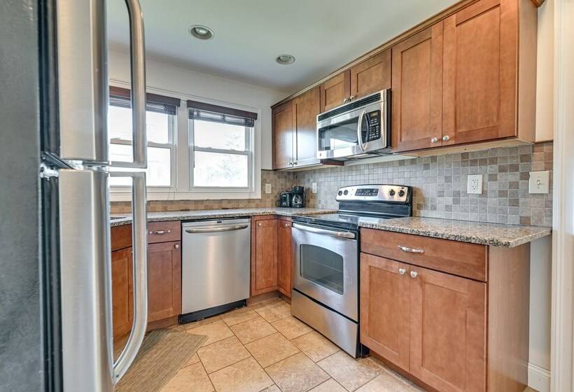 Saratoga Springs Duplex Near Saratoga Racetrack!