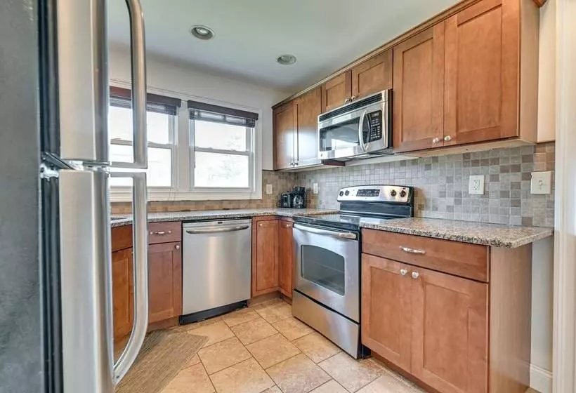 Saratoga Springs Duplex Near Saratoga Racetrack!