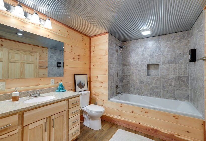 Spacious Franklin County Retreat On 80 Acres!