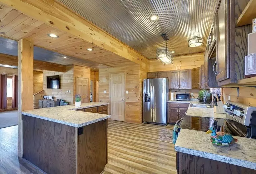 Spacious Franklin County Retreat On 80 Acres!