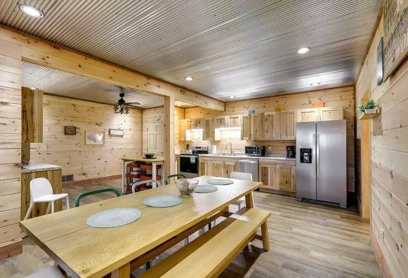 Spacious Franklin County Retreat On 80 Acres!