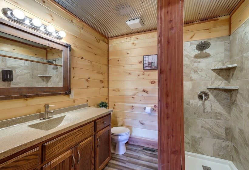 Spacious Franklin County Retreat On 80 Acres!