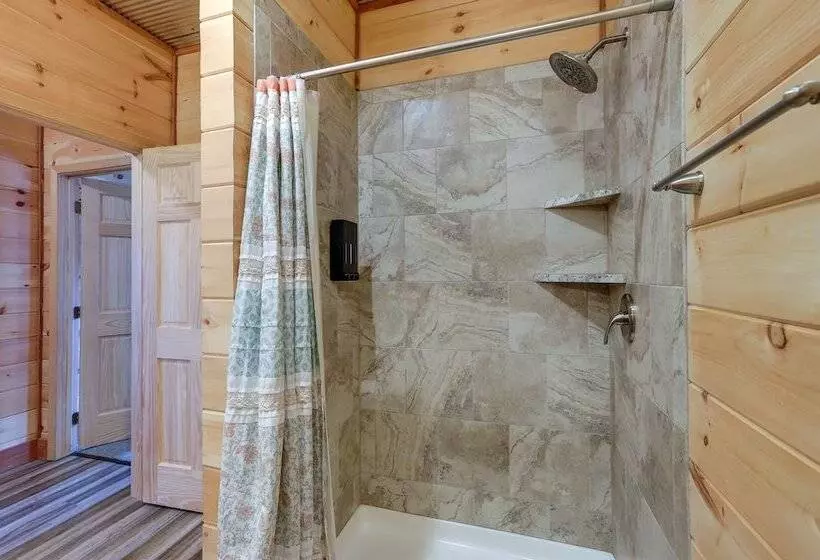 Spacious Franklin County Retreat On 80 Acres!