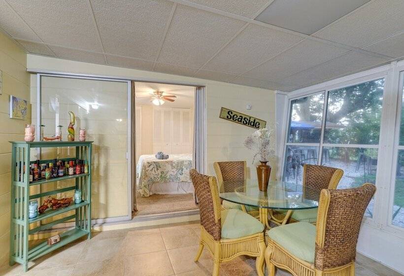 St Petersburg Home W/ Yard & Grill: 2 Mi To Beach!