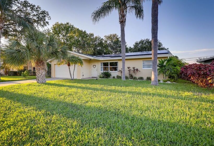 St Petersburg Home W/ Yard & Grill: 2 Mi To Beach!