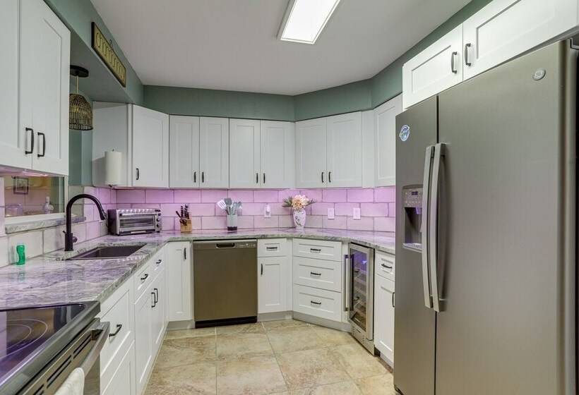 St Petersburg Home W/ Yard & Grill: 2 Mi To Beach!