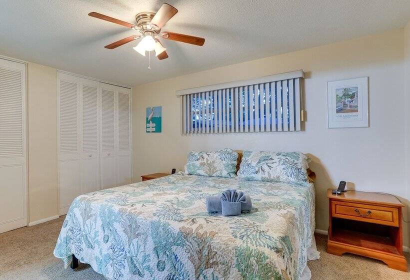 St Petersburg Home W/ Yard & Grill: 2 Mi To Beach!