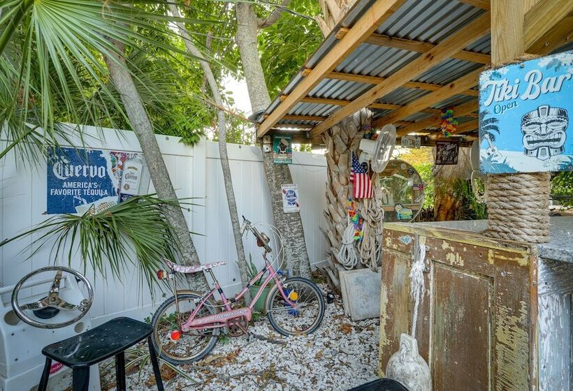 St Petersburg Home W/ Yard & Grill: 2 Mi To Beach!