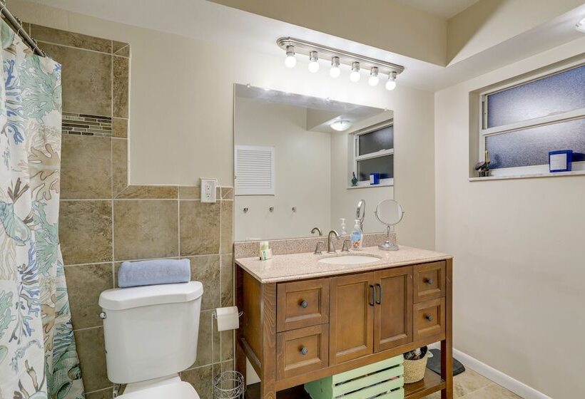 St Petersburg Home W/ Yard & Grill: 2 Mi To Beach!