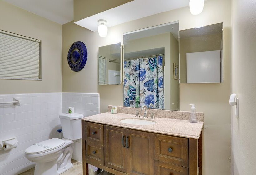 St Petersburg Home W/ Yard & Grill: 2 Mi To Beach!