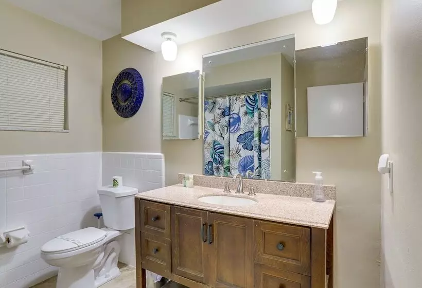 St Petersburg Home W/ Yard & Grill: 2 Mi To Beach!