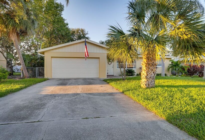 St Petersburg Home W/ Yard & Grill: 2 Mi To Beach!