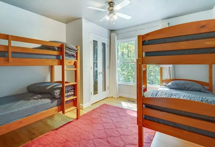 Blue Ridge Mountain Retreat: Deck & Sunroom!