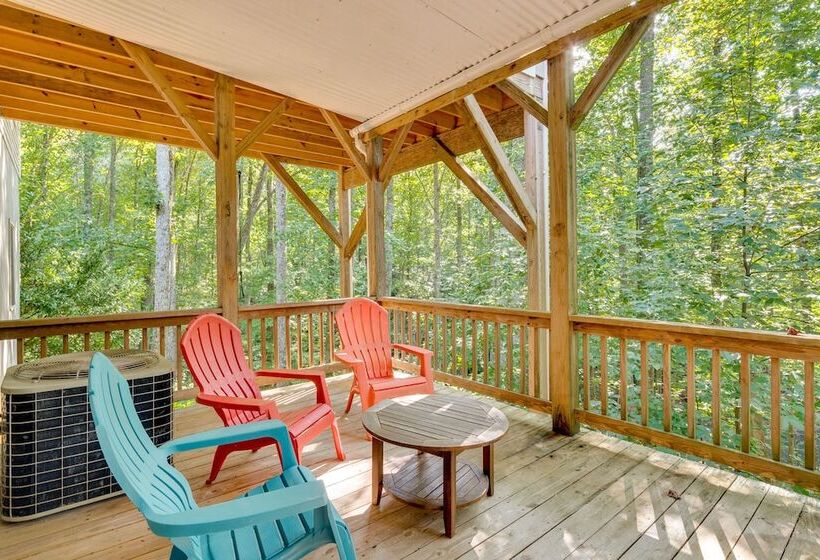Blue Ridge Mountain Retreat: Deck & Sunroom!