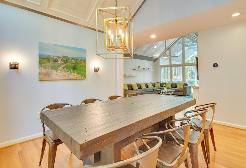 Blue Ridge Mountain Retreat: Deck & Sunroom!