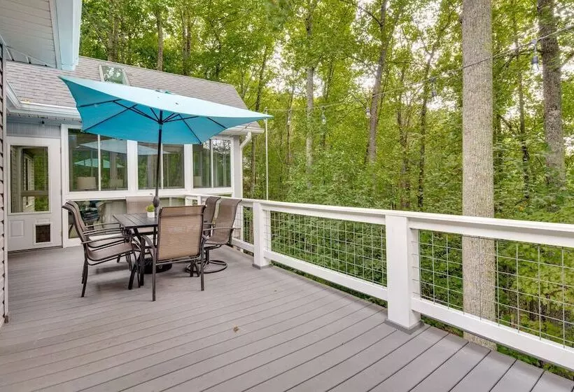 Blue Ridge Mountain Retreat: Deck & Sunroom!