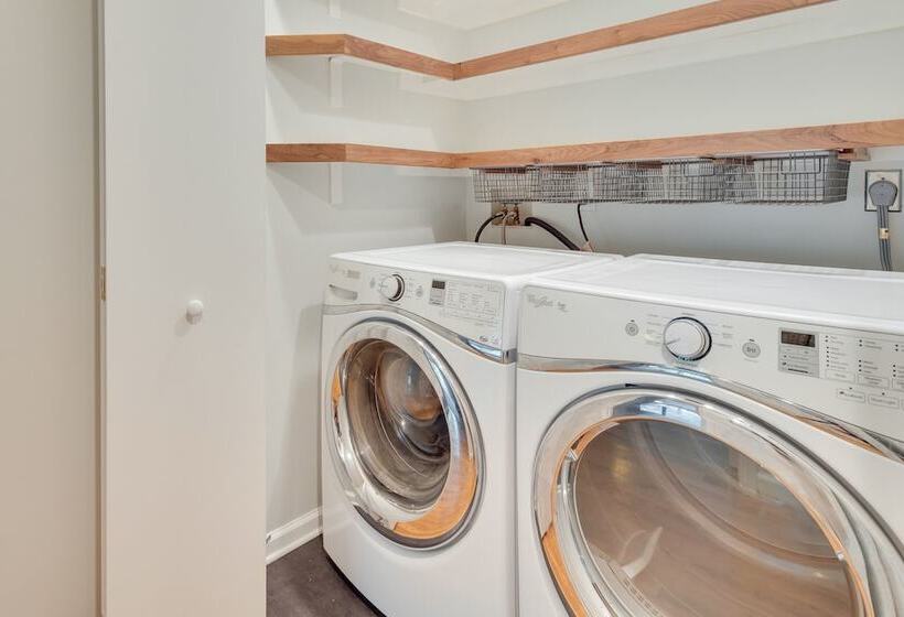 Blue Ridge Mountain Retreat: Deck & Sunroom!