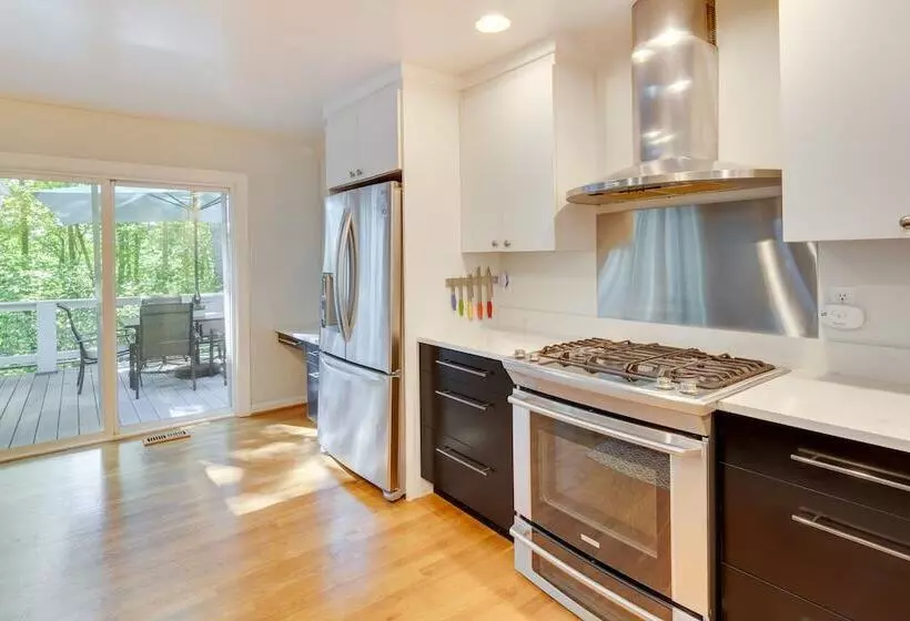 Blue Ridge Mountain Retreat: Deck & Sunroom!