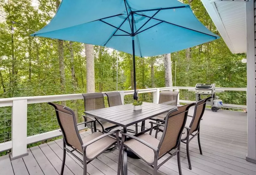 Blue Ridge Mountain Retreat: Deck & Sunroom!