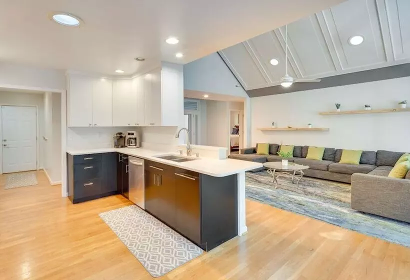 Blue Ridge Mountain Retreat: Deck & Sunroom!