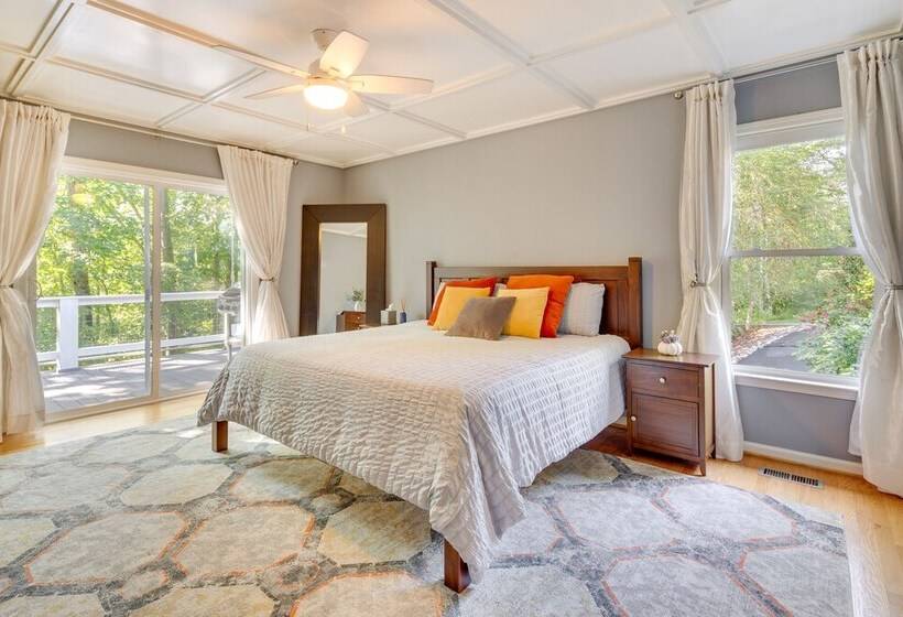 Blue Ridge Mountain Retreat: Deck & Sunroom!