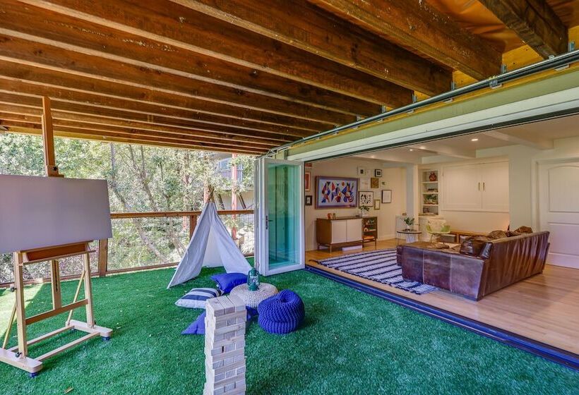 Unique Larkspur Cabin W/ Treetop Mountain Views!