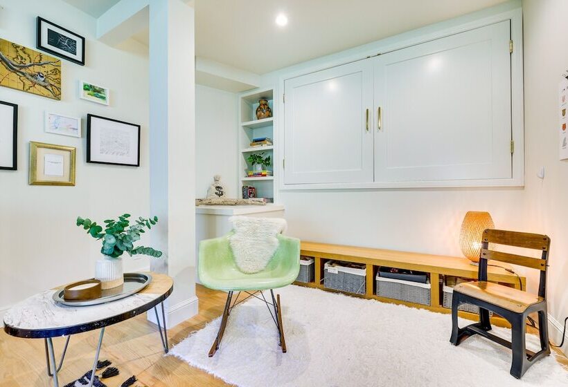 Unique Larkspur Cabin W/ Treetop Mountain Views!