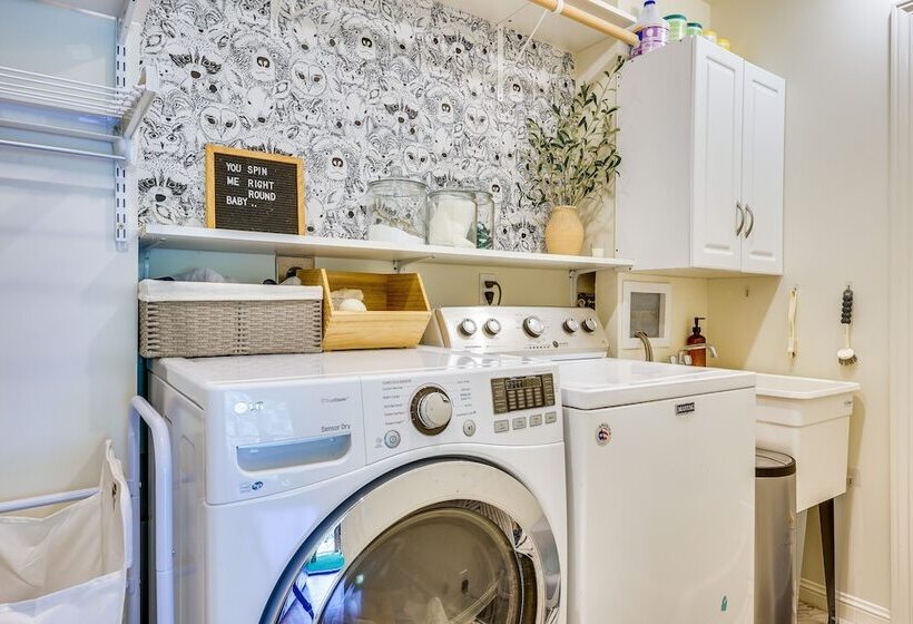 Unique Larkspur Cabin W/ Treetop Mountain Views!