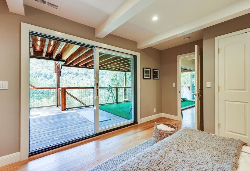 Unique Larkspur Cabin W/ Treetop Mountain Views!