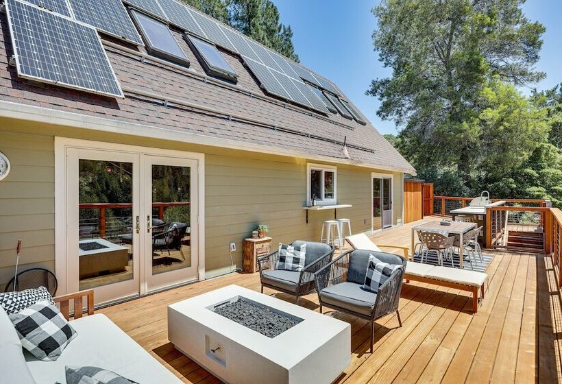 Unique Larkspur Cabin W/ Treetop Mountain Views!