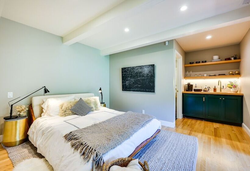 Unique Larkspur Cabin W/ Treetop Mountain Views!