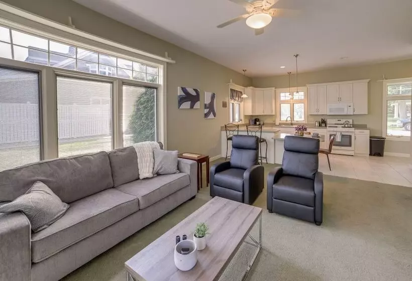 Waterfront Jackson Mansion: Patio, Grill, Dock!