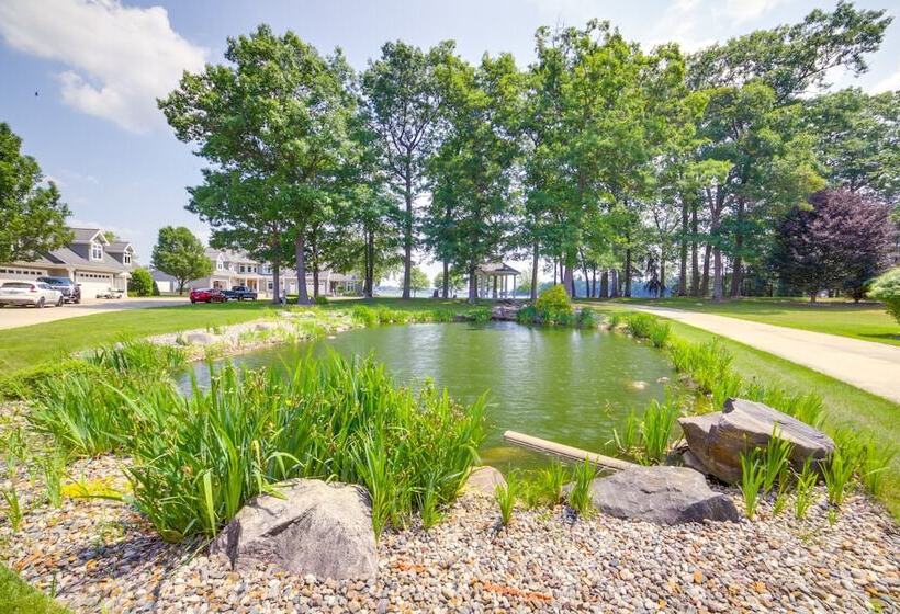 Waterfront Jackson Mansion: Patio, Grill, Dock!