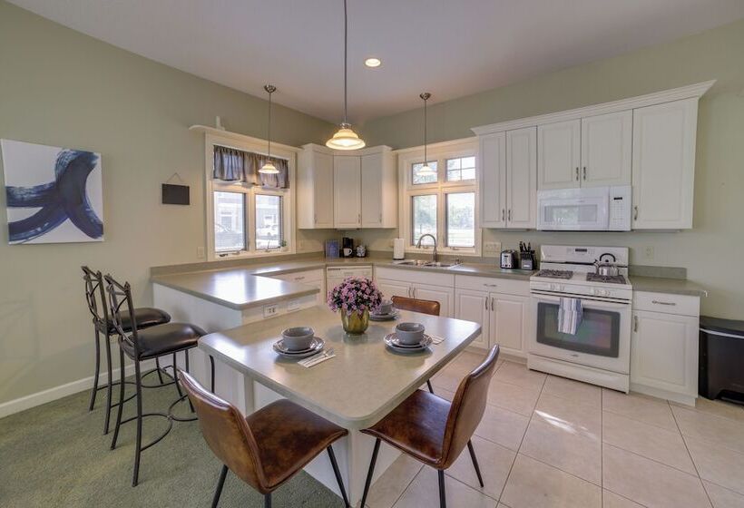 Waterfront Jackson Mansion: Patio, Grill, Dock!