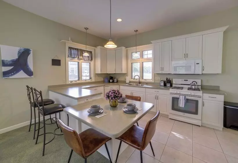 Waterfront Jackson Mansion: Patio, Grill, Dock!