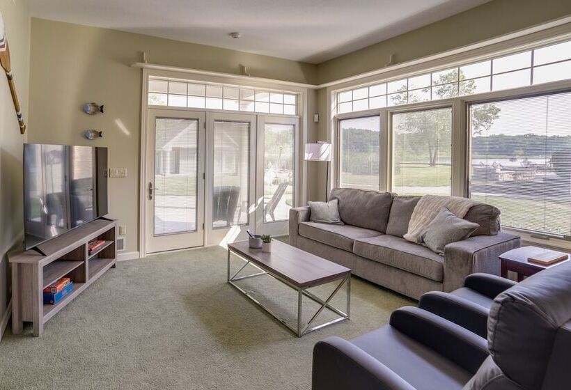 Waterfront Jackson Mansion: Patio, Grill, Dock!