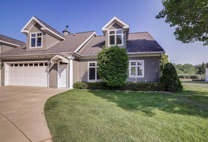 Waterfront Jackson Mansion: Patio, Grill, Dock!