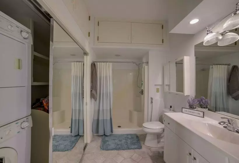 Waterfront Jackson Mansion: Patio, Grill, Dock!