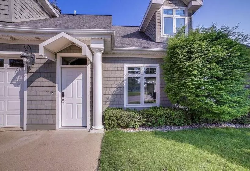 Waterfront Jackson Mansion: Patio, Grill, Dock!