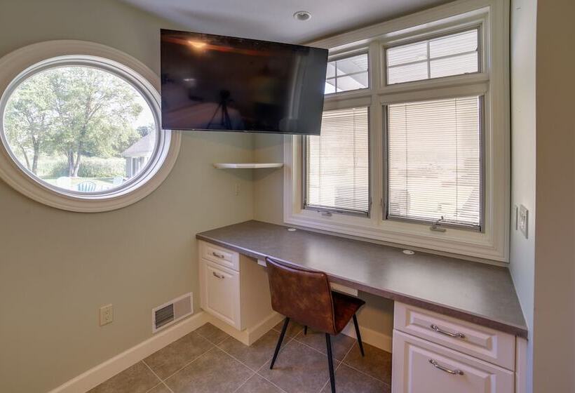 Waterfront Jackson Mansion: Patio, Grill, Dock!