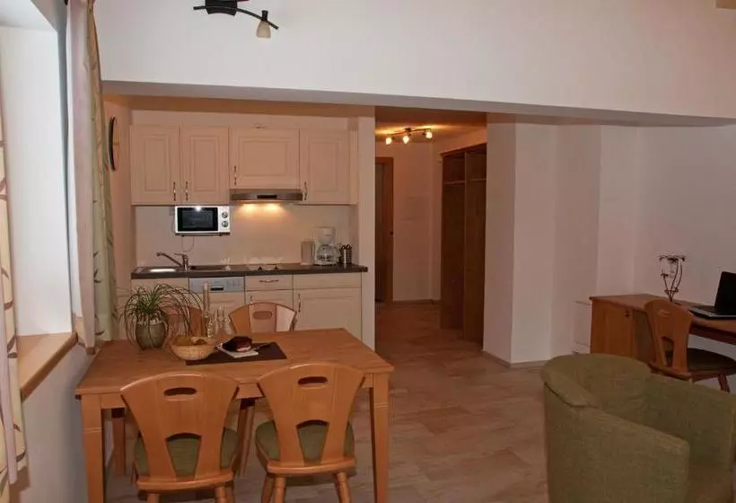 ホテル Appartements Schmalzerhof
