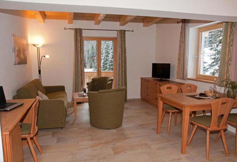 Отель Appartements Schmalzerhof