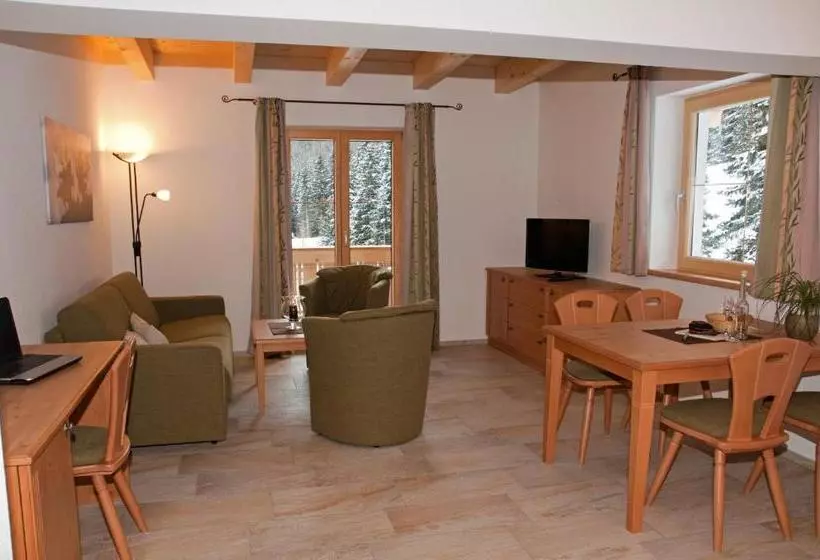 ホテル Appartements Schmalzerhof